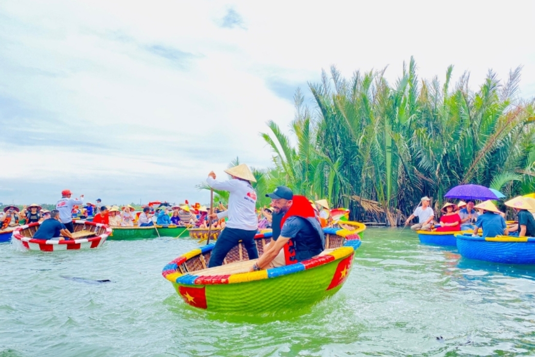 chèo thuyền thúng ở rừng dừa bảy mẫu