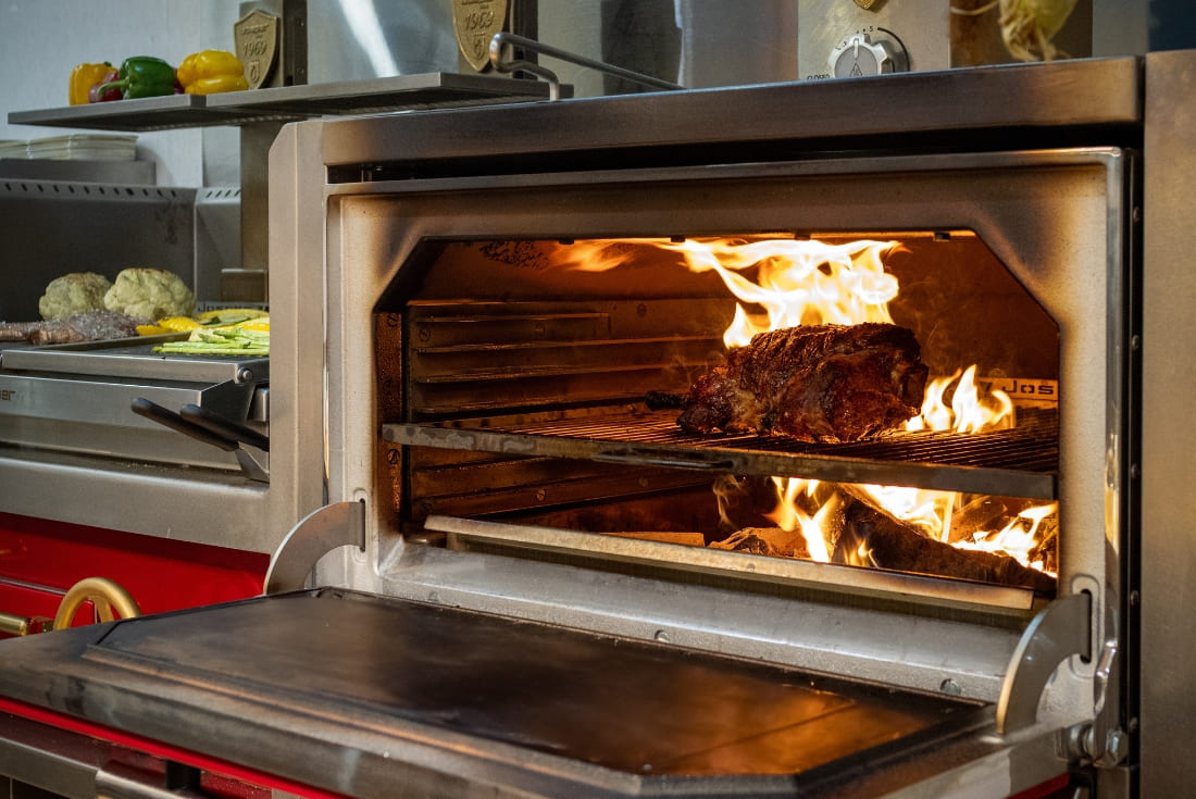 trải nghiệm lò nướng josper tại Wafaifo Resort Hoi An