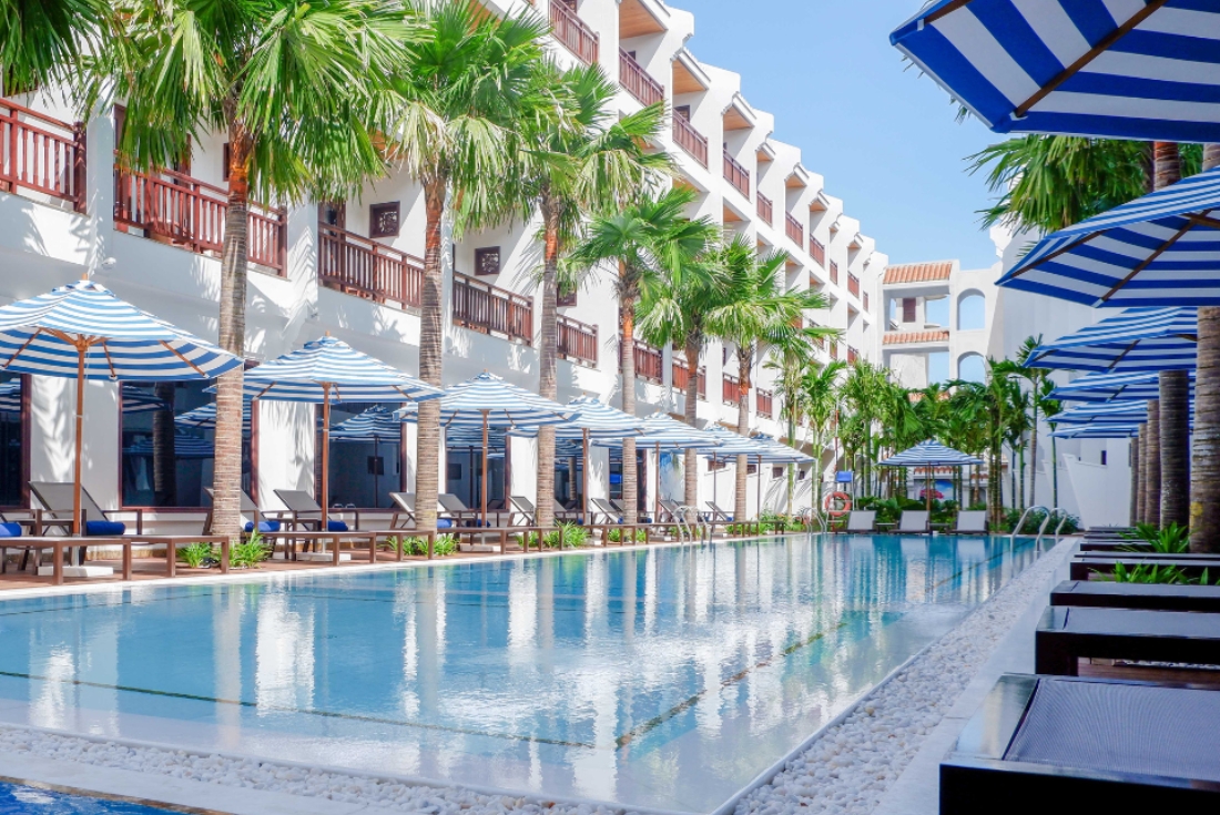 relax at swim city cafe wafaifo hoi an