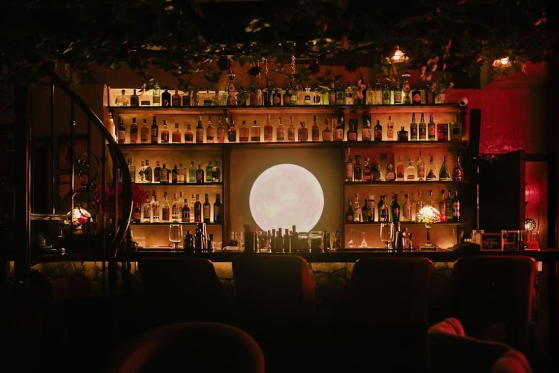 speakeasy moon bar