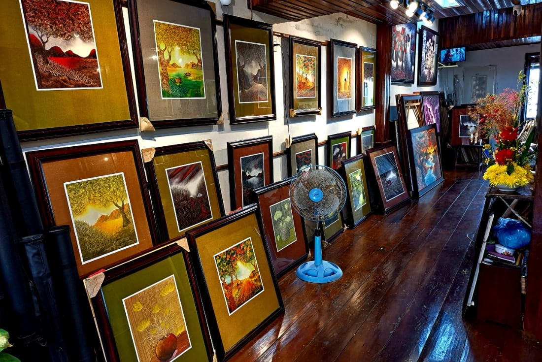 호이안 호앙 쫑 띠엔 아트 갤러리의 작품 전시