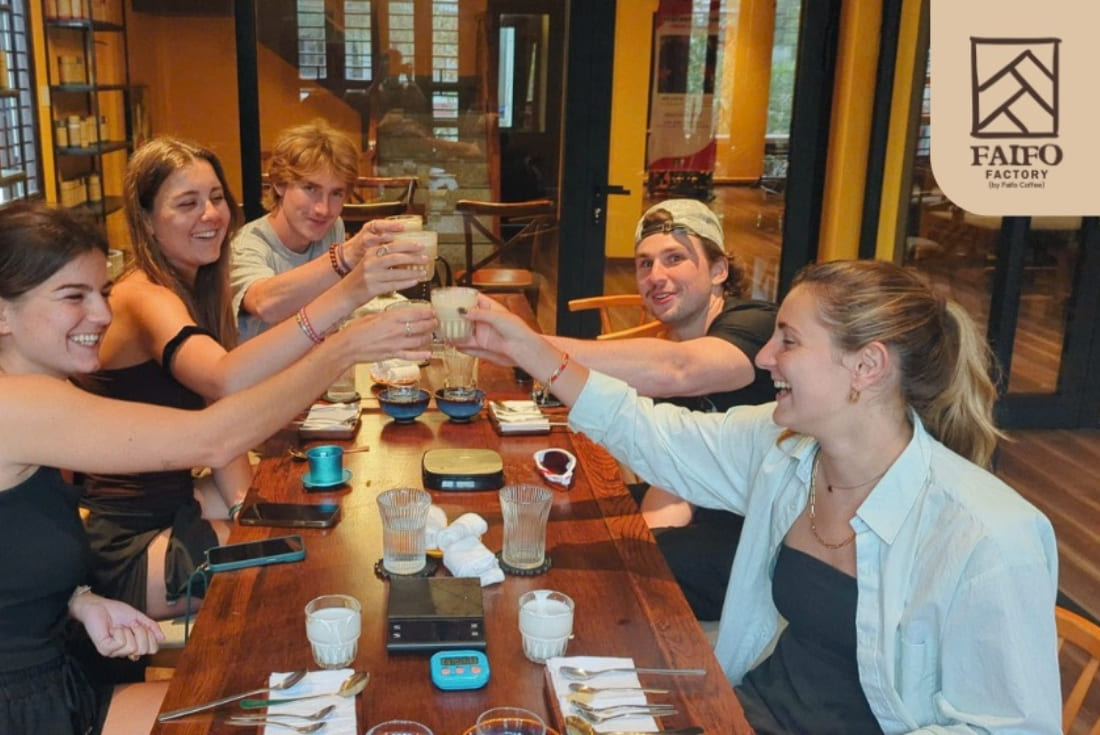 호이안 파이포 팩토리의 커피 교육 공간과 조용한 카페 워크숍 분위기