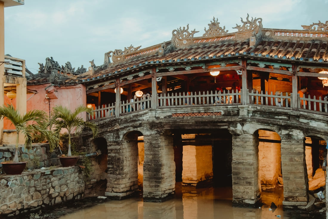 japanese bridge pagoda in hoi an