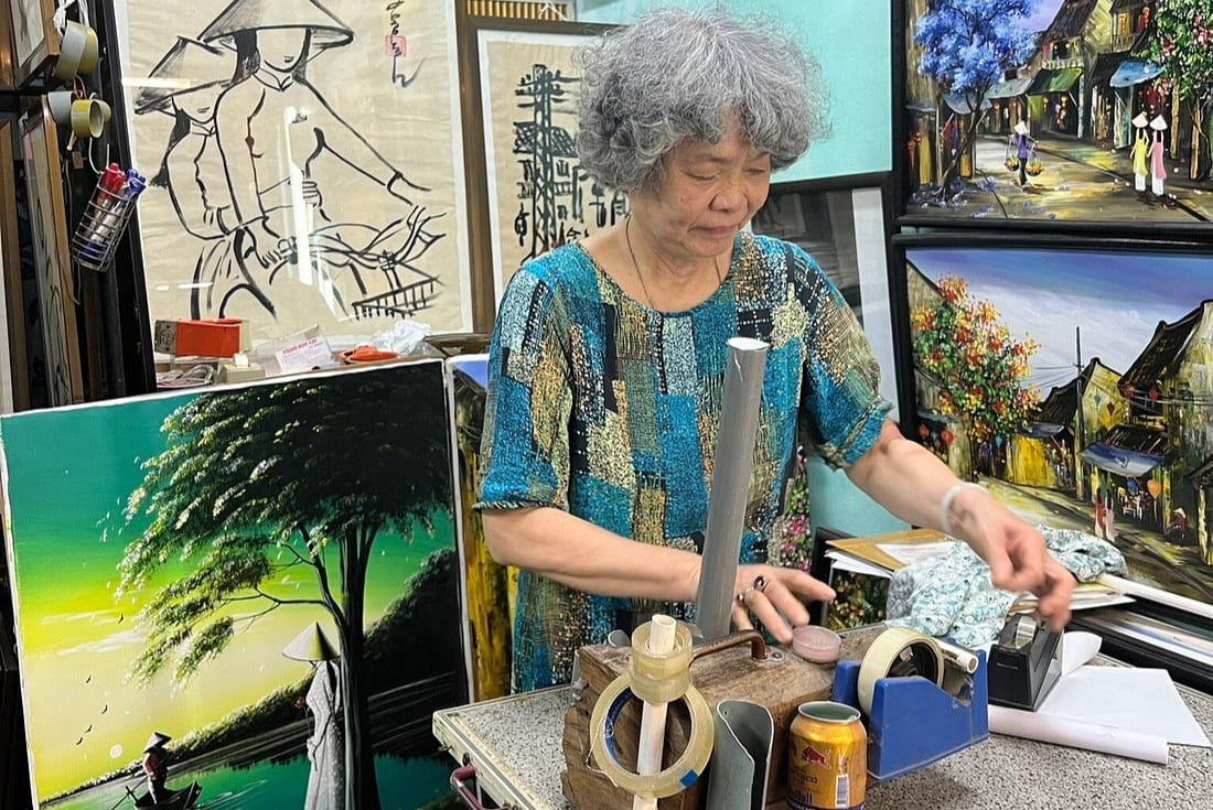 호이안 판 킴 치 아트 갤러리 내부와 전시 작품