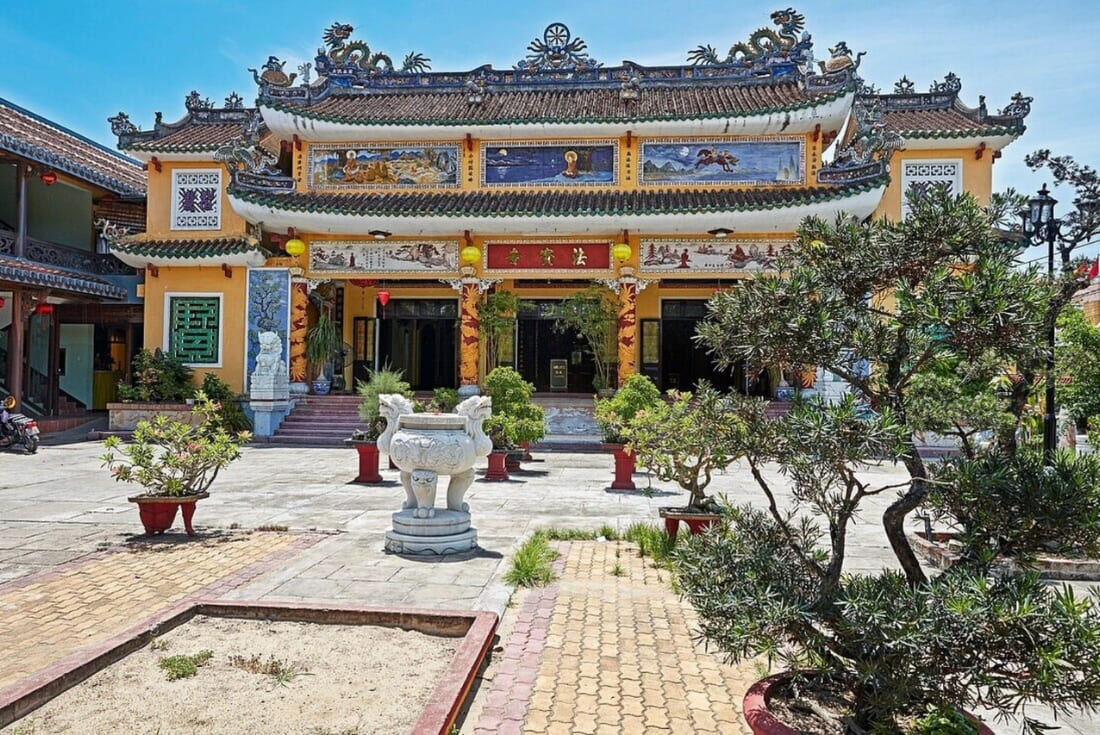 会安法宝寺大乘佛教寺院建筑与宁静修行环境