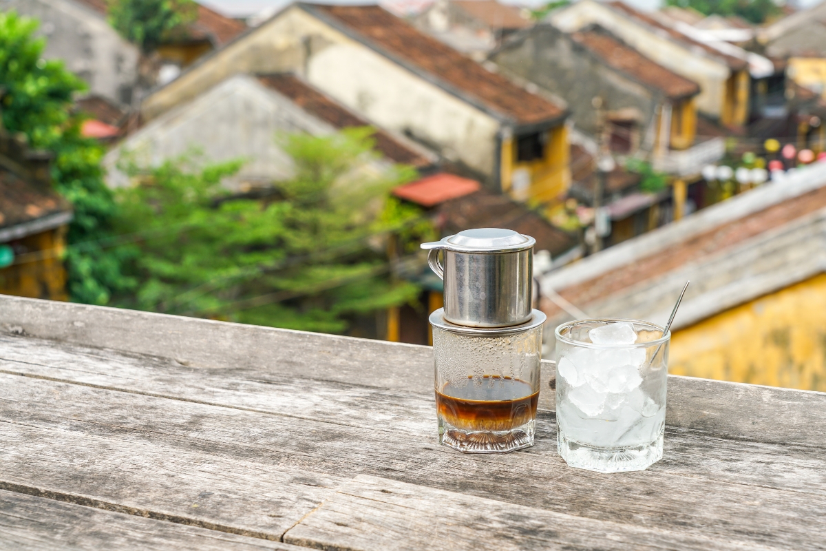 enjoy coffee in hoi an